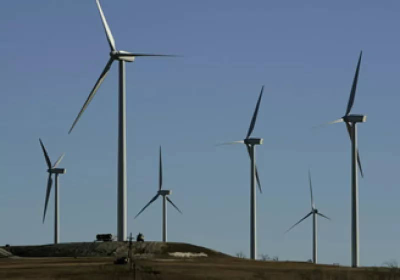 La empresa Wal-Mart de México logrará 20% de ahorro en el costo de electricidad gracias a una planta de energía eólica que abrió para su consumo. (Foto: Archivo AP)