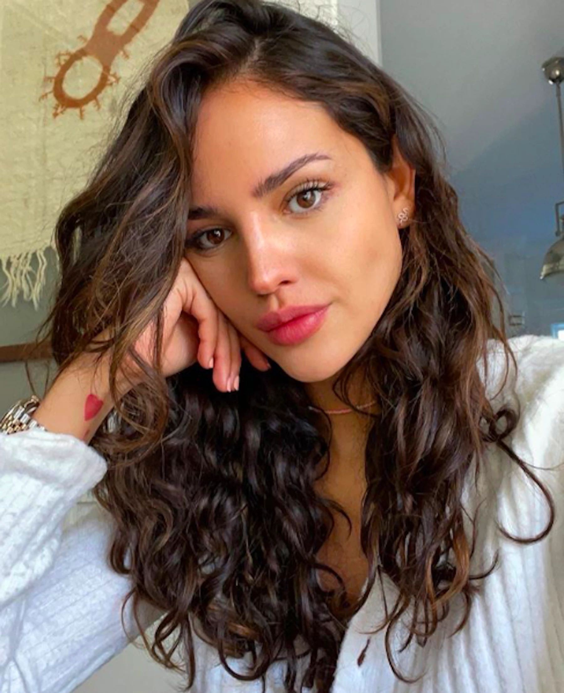 Eiza González se quita uno de sus tatuajes más famosos y este es el motivo