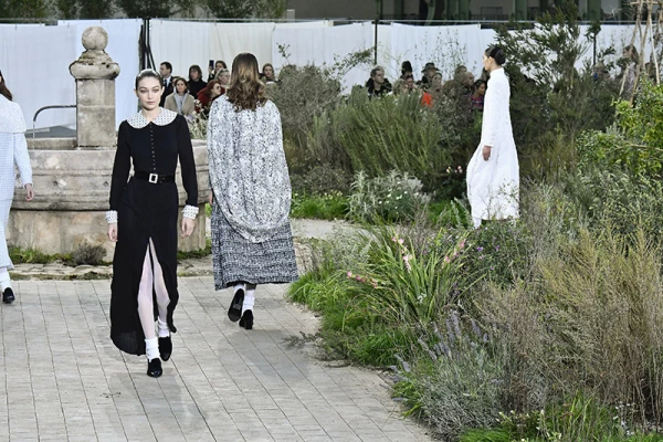 Chanel : Runway - Paris Fashion Week - Haute Couture Spring/Summer 2020