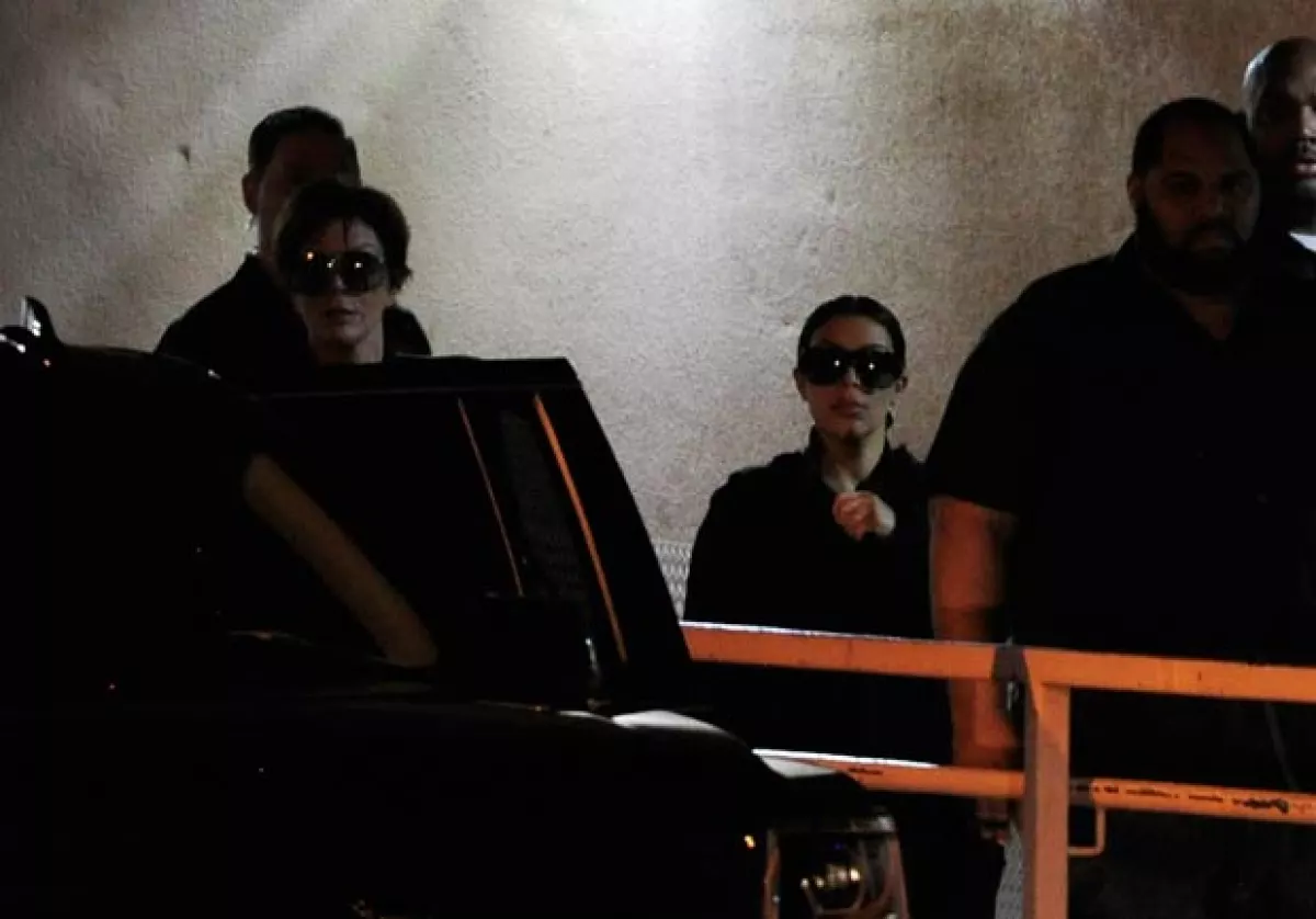 Kris y Kim no se han despegado del hospital en señal de apoyo a Khloé.