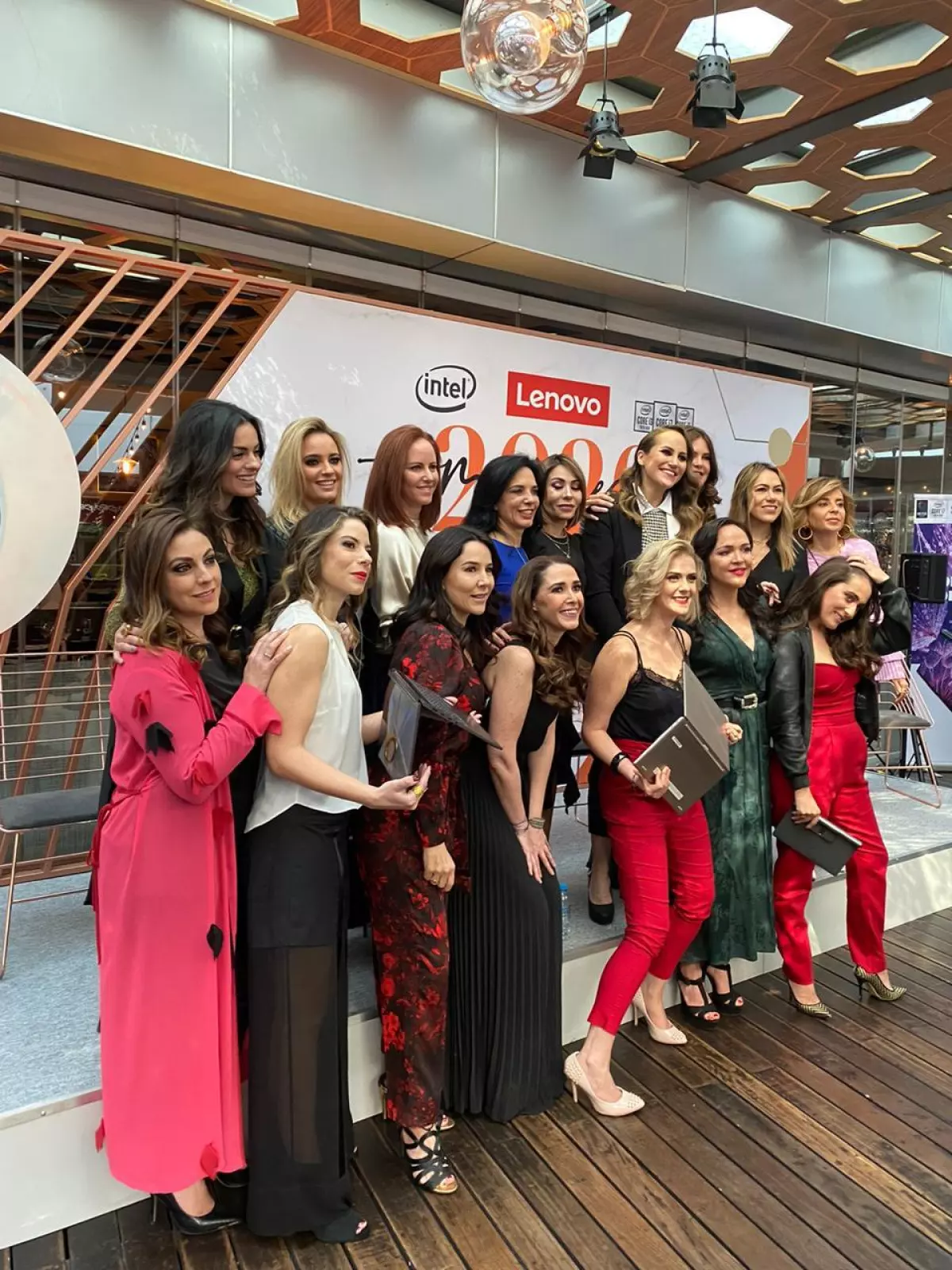 Mujeres Lenovo 2020 1