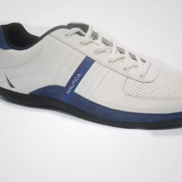 Con un toque más deportivo, este modelo tiene corte en piel con aplicaciones en ‘nubuck’ y suela sintética.