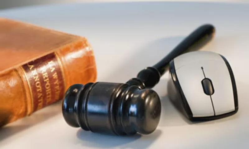 Acudir a las instituciones de impartición de justicia puede representar la pérdida incluso de años, admitió el presidente Calderón. (Foto: Photos to Go)