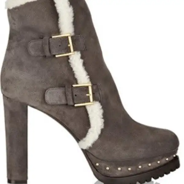 Podrás usar estos botines de Alexander McQueen durante tus vacaciones en Aspen.