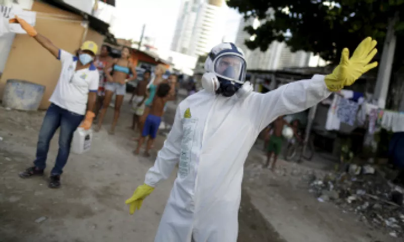 Brasil calcula que hubo entre 490,000 y 1.5 millones de infecciones por virus zika en todo el país. (Foto: Reuters)
