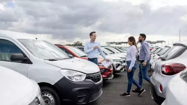 ¿Qué tan bueno es el valor de reventa de los autos eléctricos e híbridos?