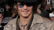 Además de su pasión por la interpretación, el artista siente debilidad por recopilar réplicas de las estrellas.