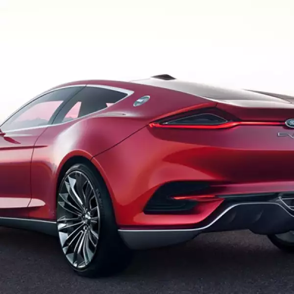 Es capaz de sincronizar la agenda o actualizar los contactos de un ‘smartphone’ y también puede reproducir la misma música que se estaba escuchando en la oficina, así como aclimatarse varios minutos antes de que el propietario llegue al vehículo.