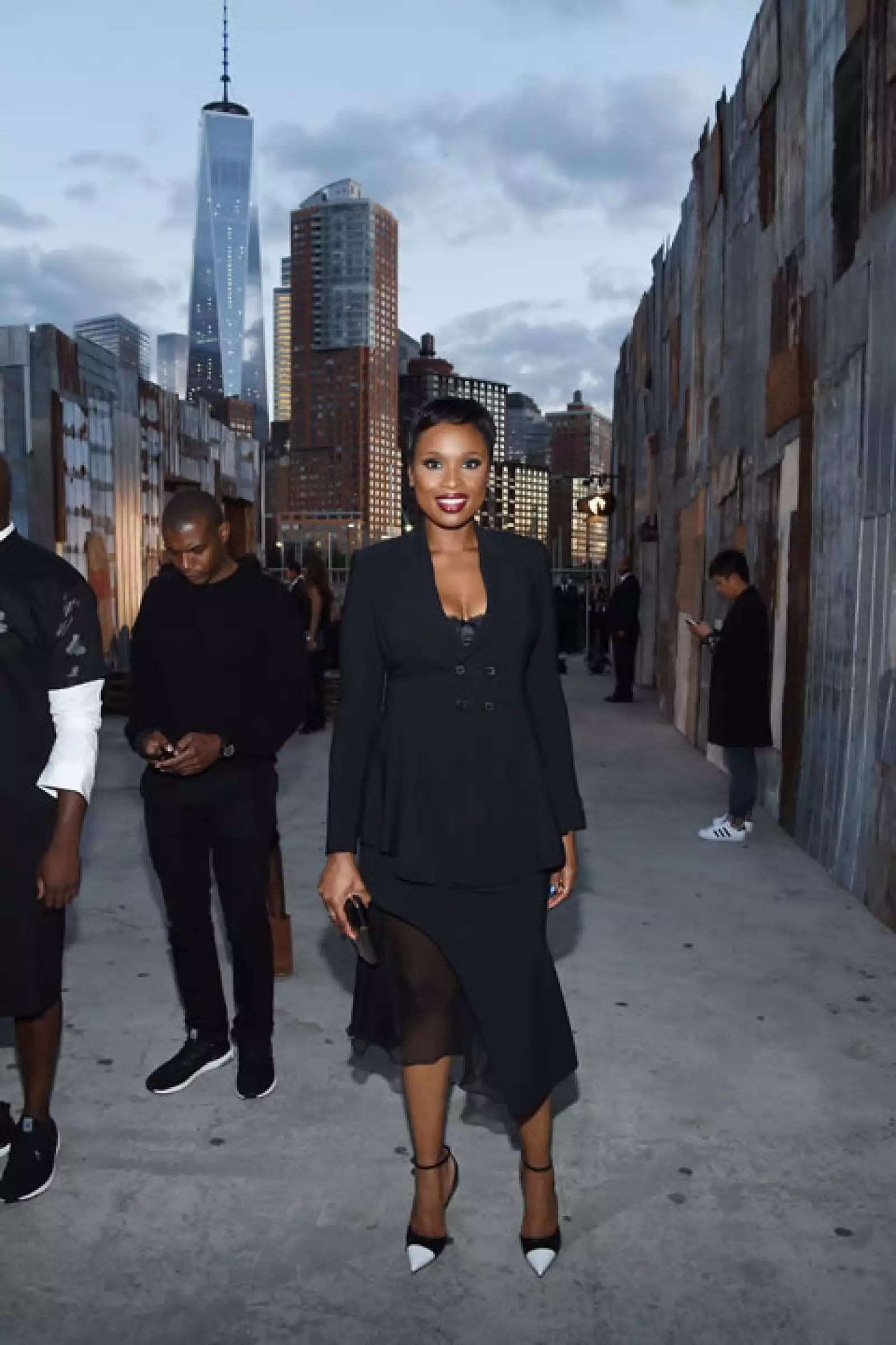 Jennifer Hudson en la entrada del Pier 26 antes del show de Givenchy.