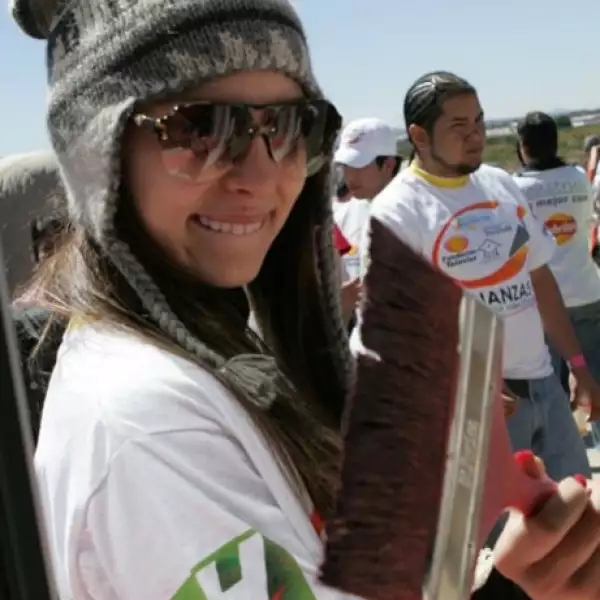 Belindita, como le llaman en su familia cambió de manera extrema su imagen. Aunque en algunos eventos aparecía maquillada, en sus presentaciones públicas aún mantenía una imagen fresca y sin maquillaje.