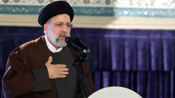 El presidente de Irán, Ebrahim Raisi, da un discurso durante una ceremonia en Teherán para conmemorar el segundo aniversrio del asesinado del general iraní Qasem Solemaini. 