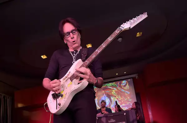 Steve Vai