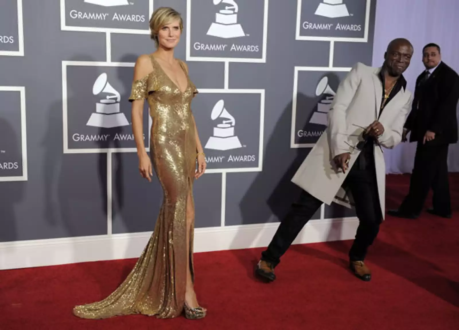 Heidi Klum no pudo resistirse al dorado con esta confección de Julien Macdonald.