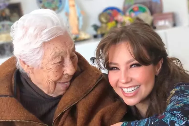 Thalia-abuelita-eva-mange-murio