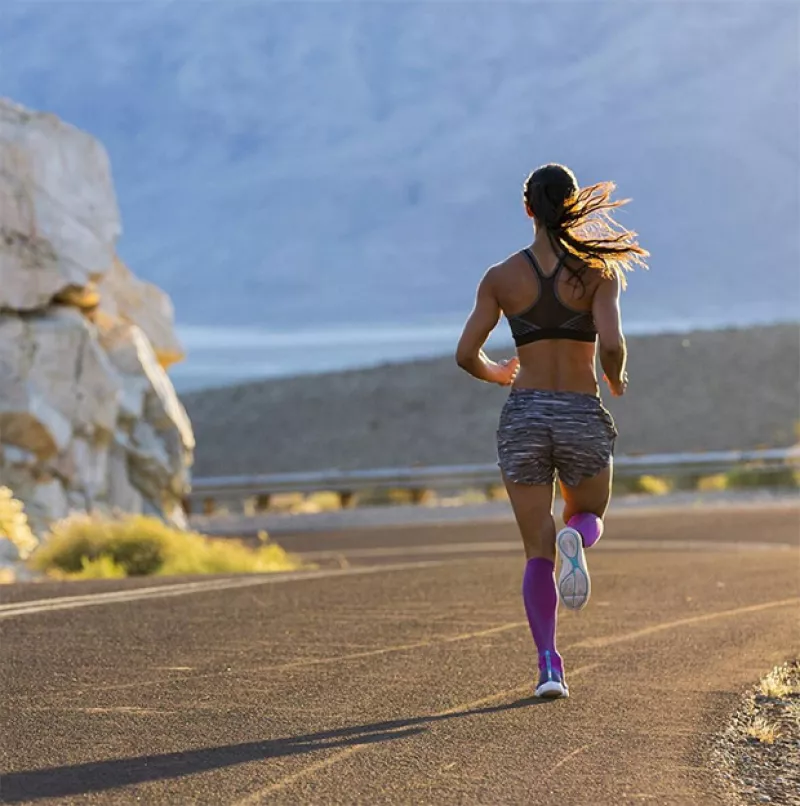 Si creías que correr era solo para profesionales, estas equivocado. Te contamos las recomendaciones para antes y después de correr. Let’s do it!