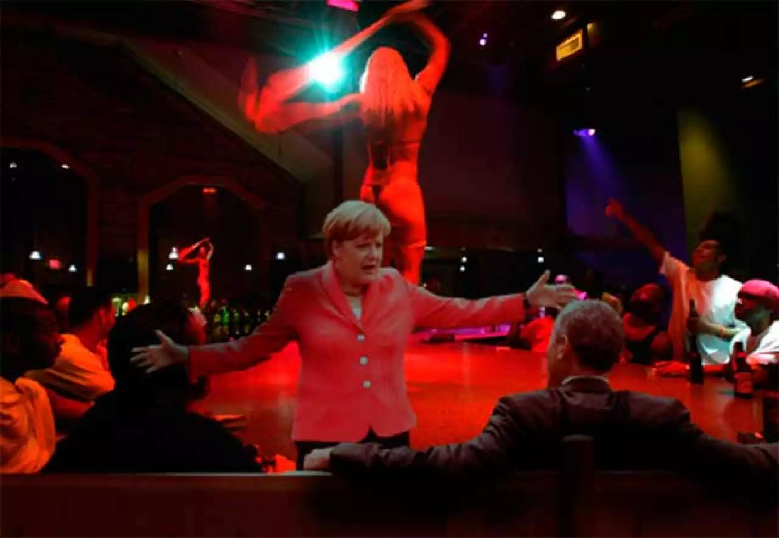 La postura de los mandatarios fue objeto de burlas.