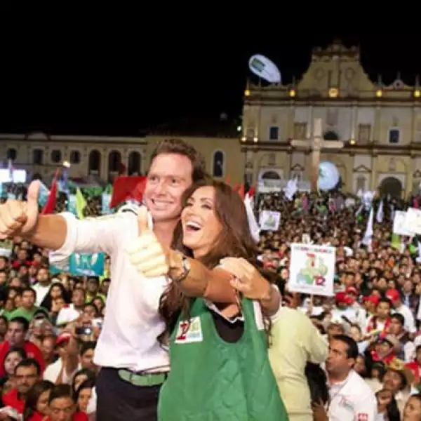 Fue en julio de ese mismo año cuando fuentes cercanas a la pareja confirmaron a Quién.com que existía una relación. Durante toda su campaña por el gobierno de Chiapas, Anahí le expresó en múltiples ocasiones su apoyo a través de Twitter.