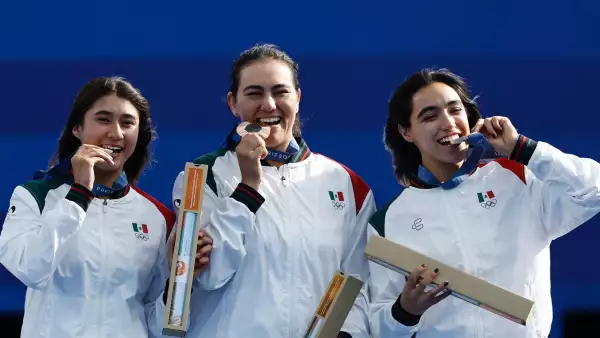 por-que-atletas-muerden-medallas