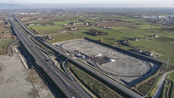 La carretera de Aleatica que carga coches por inducción