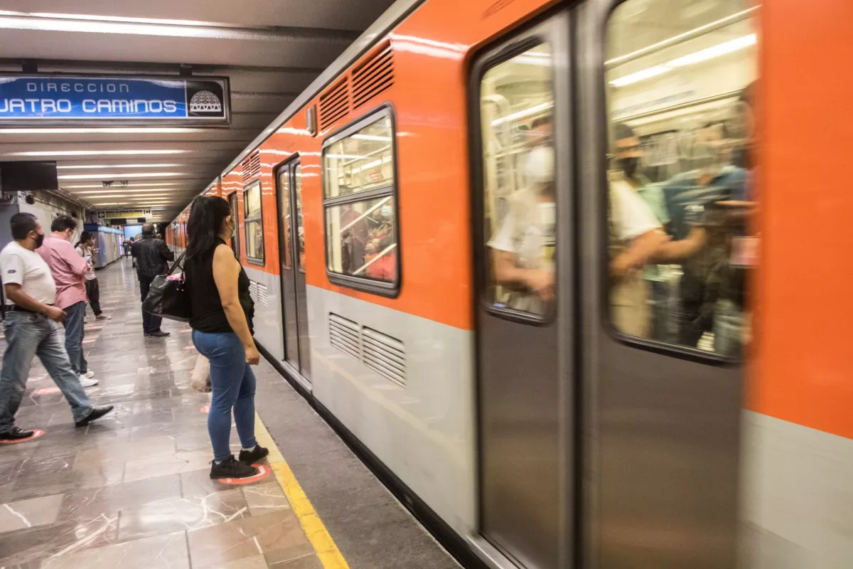Segundo día de funcionamiento de la línea 2 del Metro que va de Cuatro Caminos a Tasqueña.