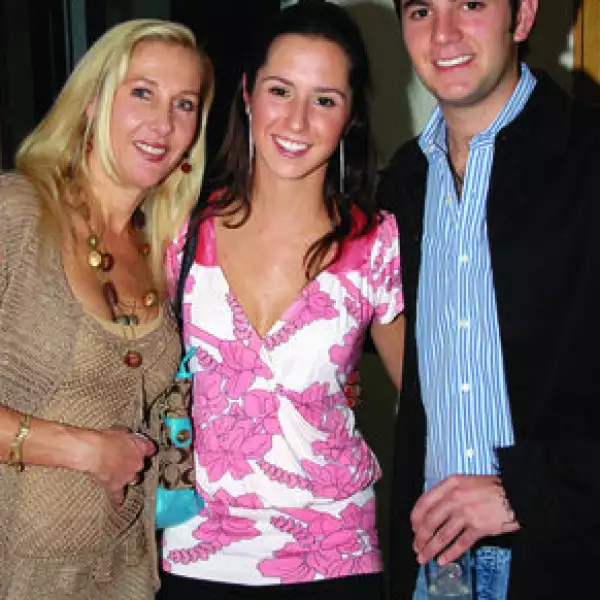 Dolores Obregón, Mariana Vega, Juan Gavito