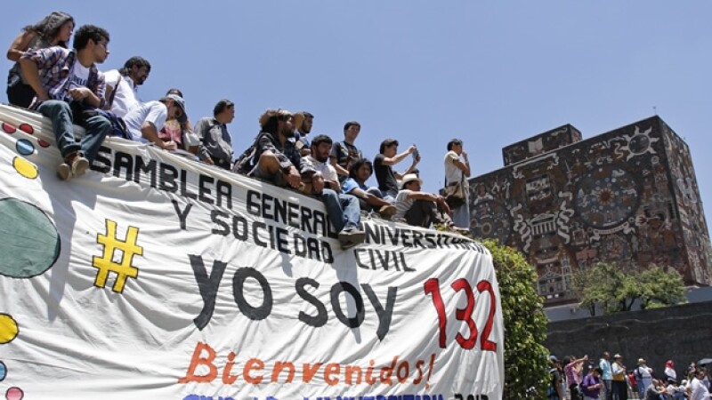 integrantes del yosoy132 en la unam