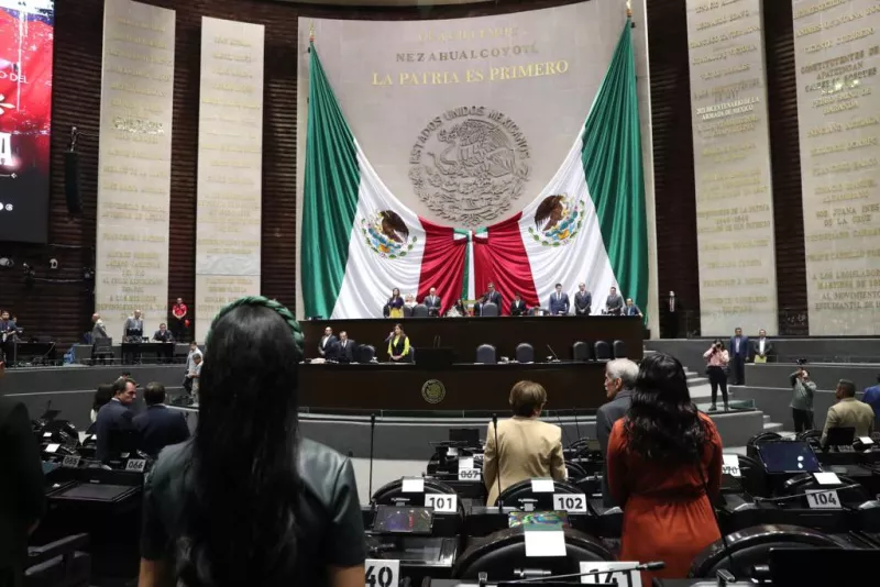 diputados y minuto de silencio.jpeg