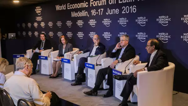 El combate a la pobreza va más allá de generar empleos, opinaron copresidentes de empresas en el WEF de América Latina.