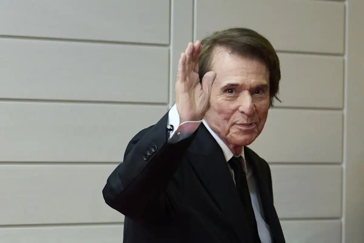 “Estoy muy bien”: Raphael anuncia su regreso tras enfrentar un linfoma cerebral
