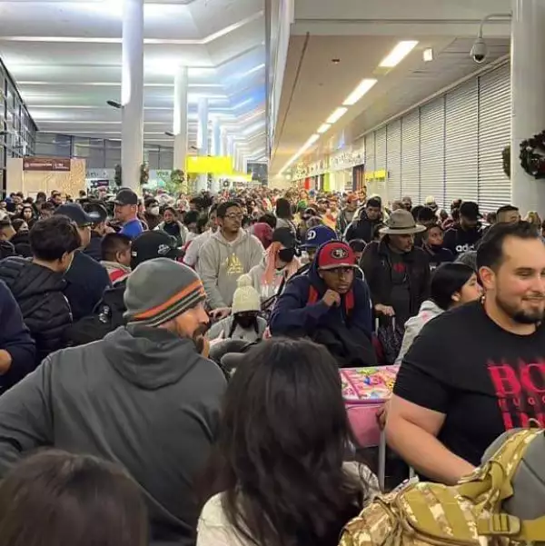 El Aeropuerto de Tijuana colapsó el fin de semana debido a las cancelaciones de decenas de vuelos. 