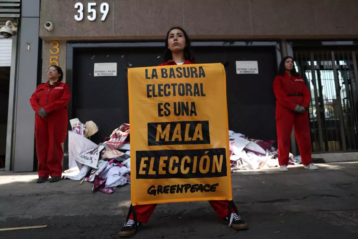 Greenpeace Devuelve Basura Electoral-7