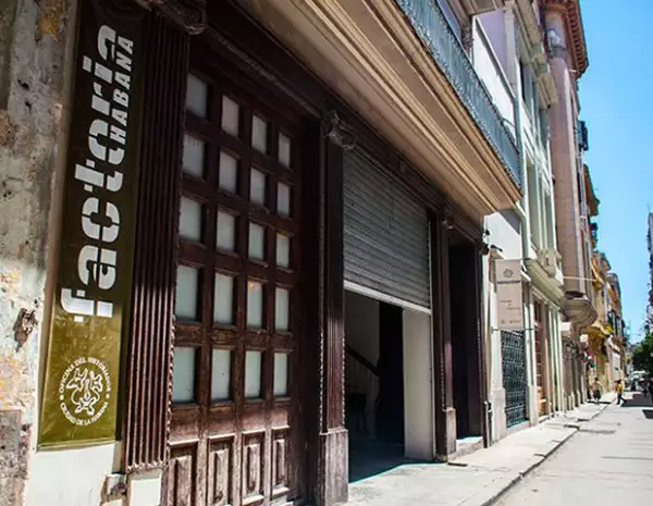 Fachada de la Factoria Habana, lugar en el que se montará "Obra en Progreso/Work in Progress".