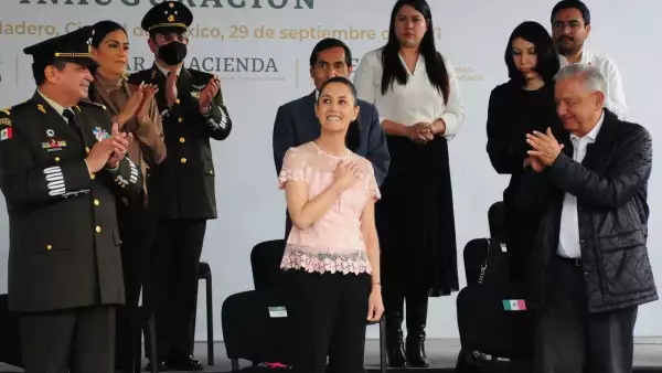 La jefa de gobierno, Claudia Sheinbaum, agradece los aplausos