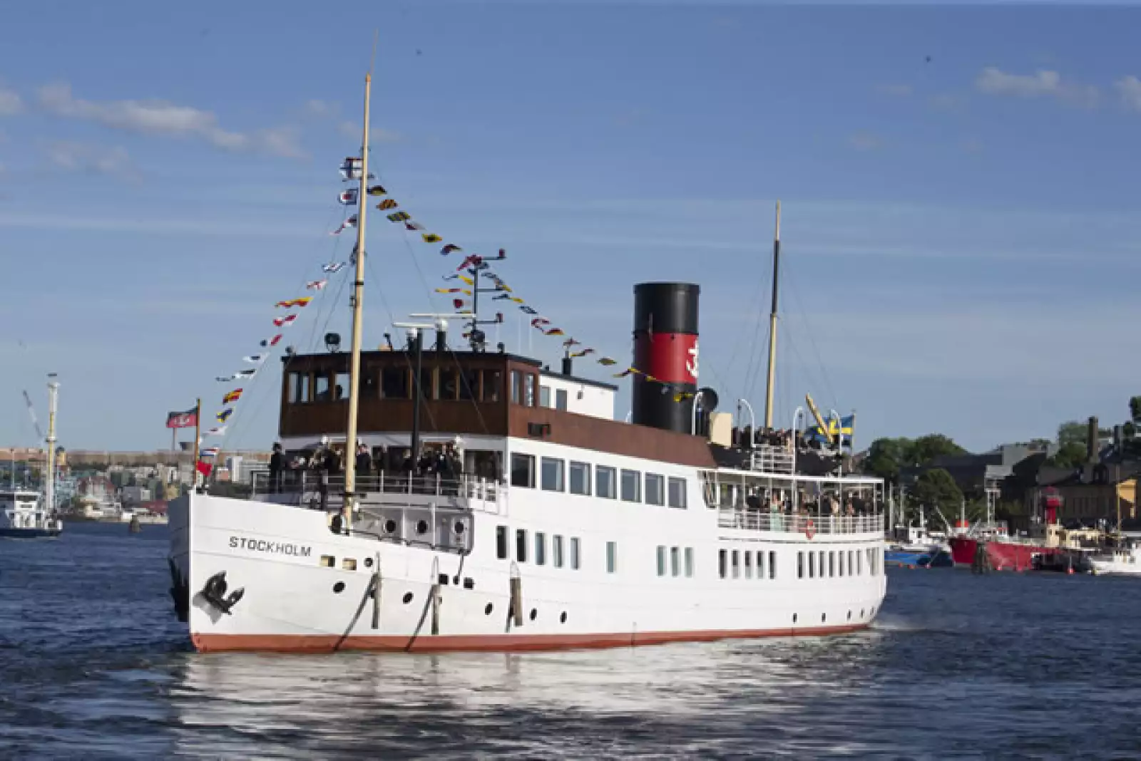 Un crucero real llevó a los invitados a disfrutar de las mejores vistas de Estocolmo, conocida como `Venecia del norte´. Más adelante, cenaron en la fortaleza de Skkepsholem.
