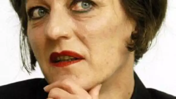 La alemana de origen rumano Herta Mueller se llevó el reconocimiento por una obra que `con la concentración de la poesía y la franqueza de la prosa, pinta el panorama de los desposeídos´.