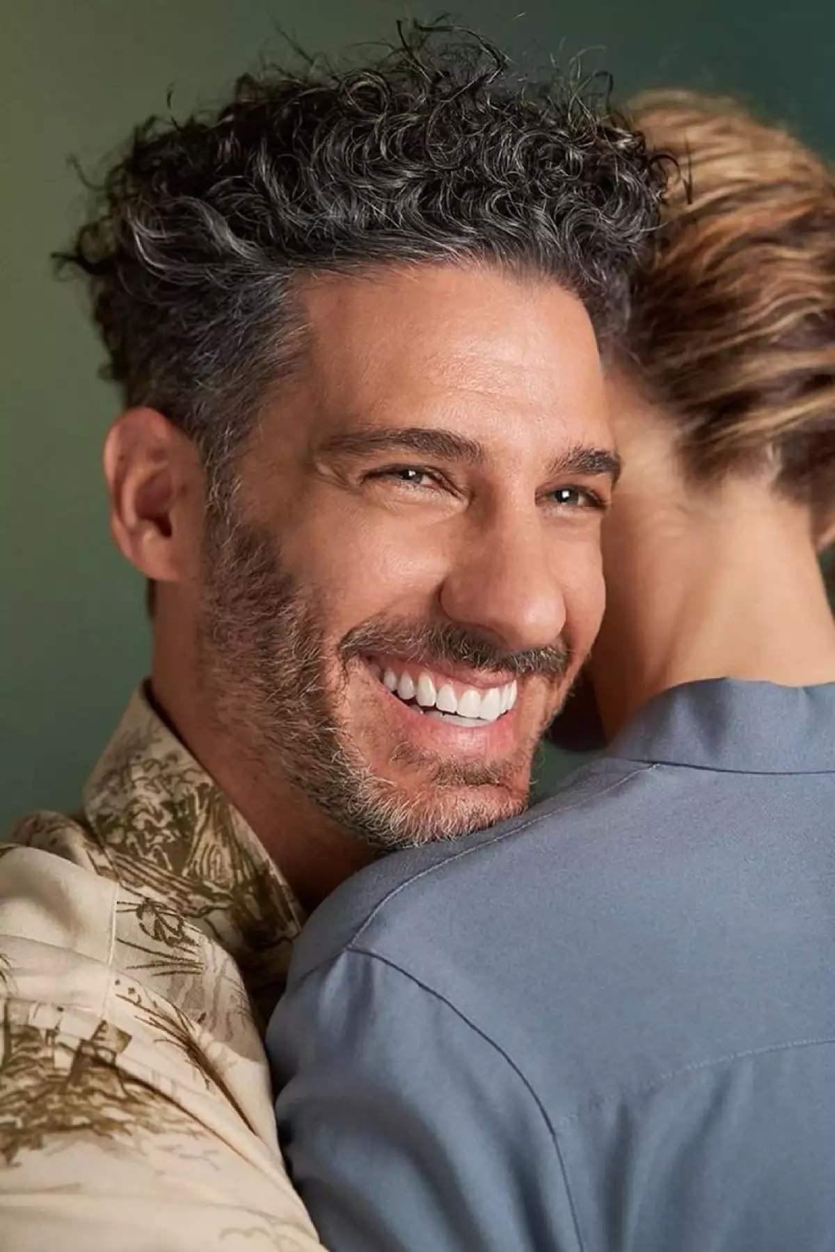 Erick Elías en la serie Días Mejores