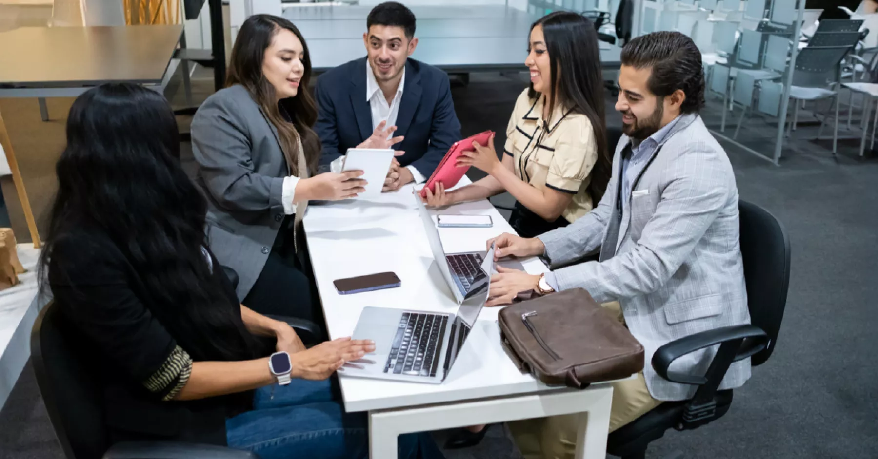 Más días libres y aguinaldo doble: las 6 reformas laborales que podrían ser aprobadas en 2026