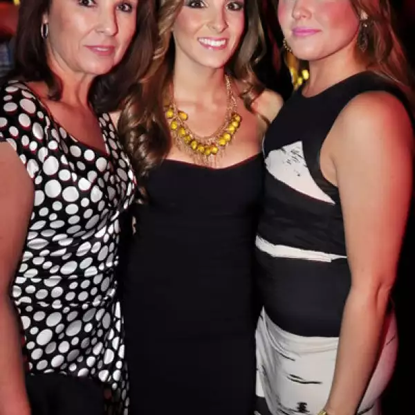 Ana Teresa Benavides de Charur,Arianne Charur y Ana Charur