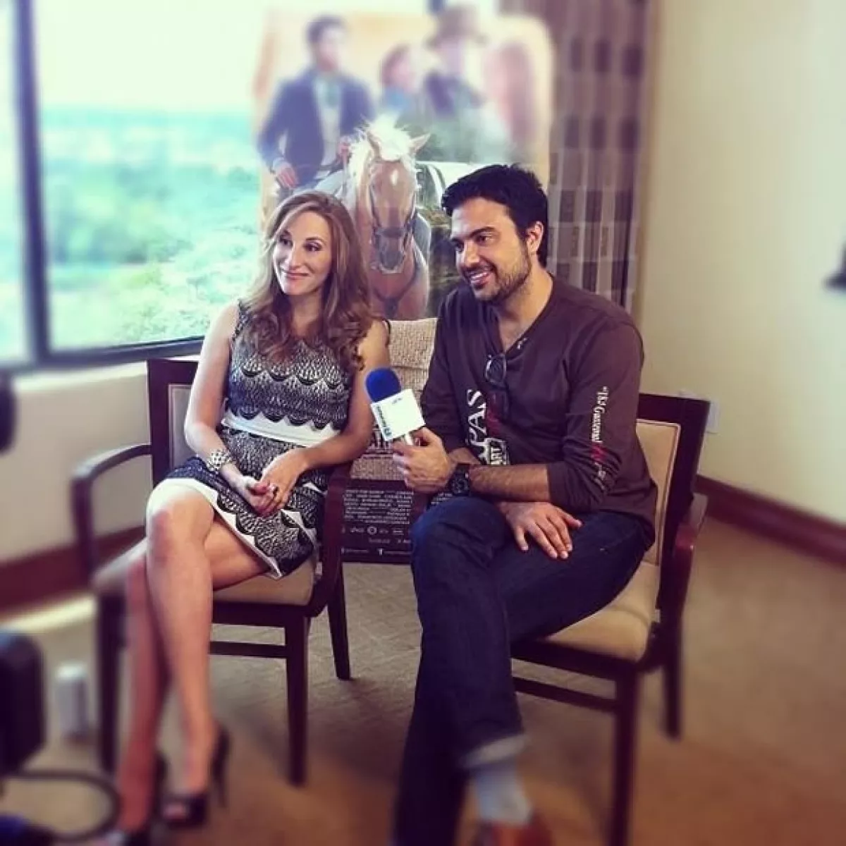 Mónica Huarte y Jaime Camil durante el junket.