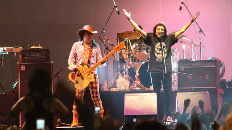 alex lora en un concierto