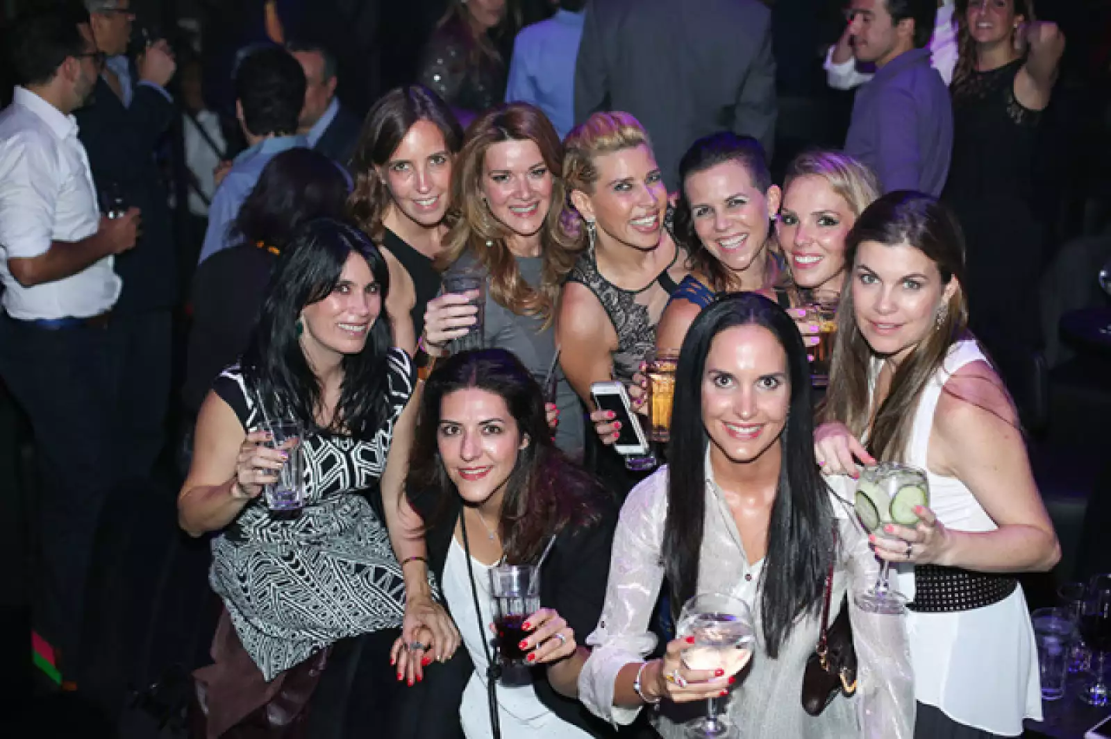 Amigas apoyando a María Laura Salinas