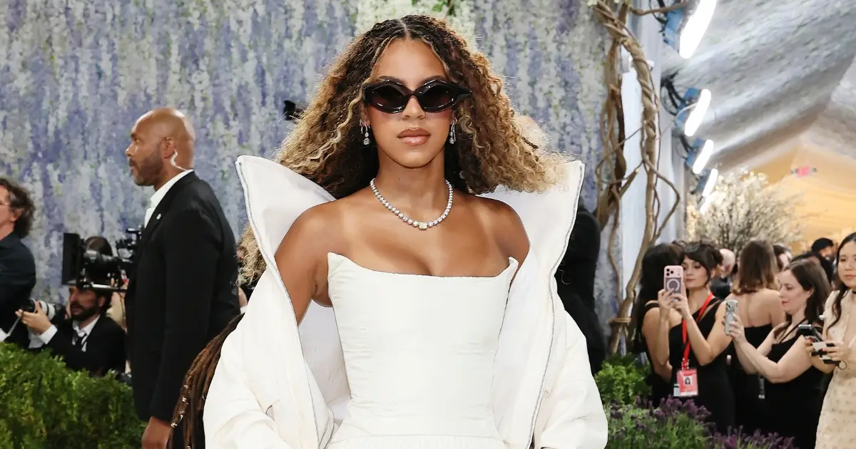 blue ivy en la met gala.jpg