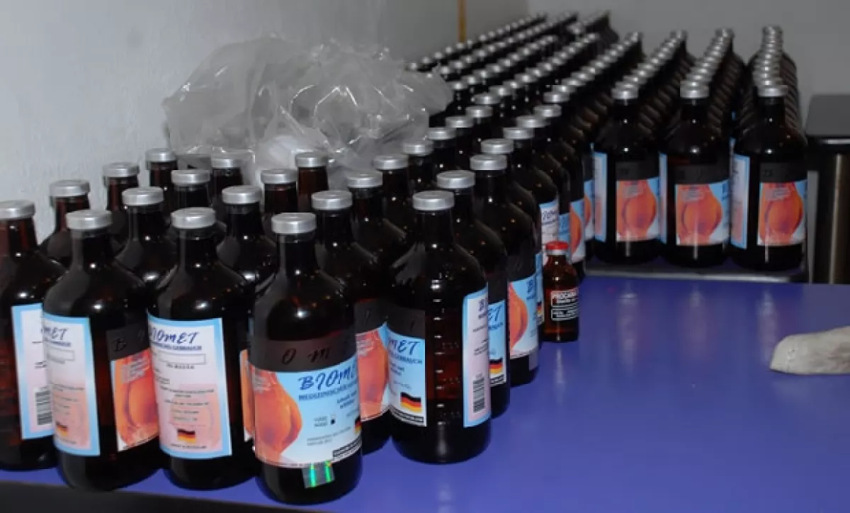 La investigación iniciada a partir de un mal tratamiento estético aplicado a la cantante Alejandra Guzmán puso al descubierto al reciente pero fructífero "mercado negro" de producción y venta de medicamentos para tratamientos de belleza, en su mayoría apó