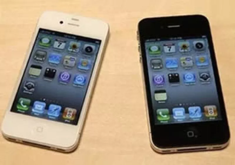 El teléfono inteligente iPhone 4 tendrá mejoras y será más delgado. (Foto: Reuters)