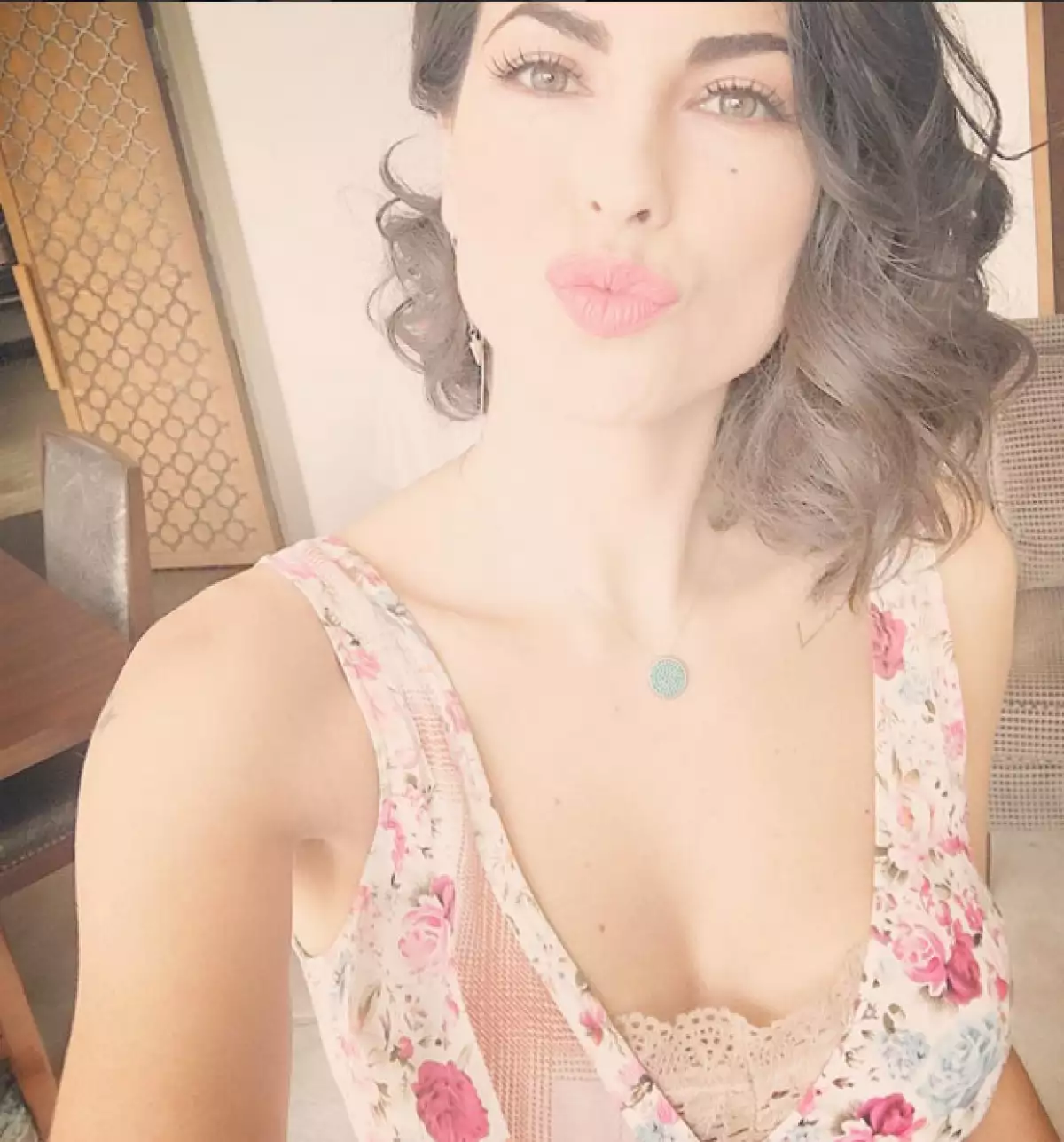 La actriz compartió una imagen de su mamá, Rosario Ochoa, en la que expresa admiración por su belleza.