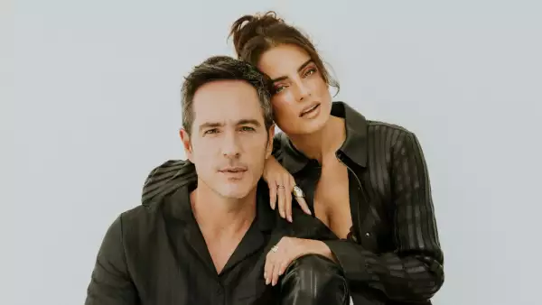 Aislinn Derbez y Mauricio Ochmann