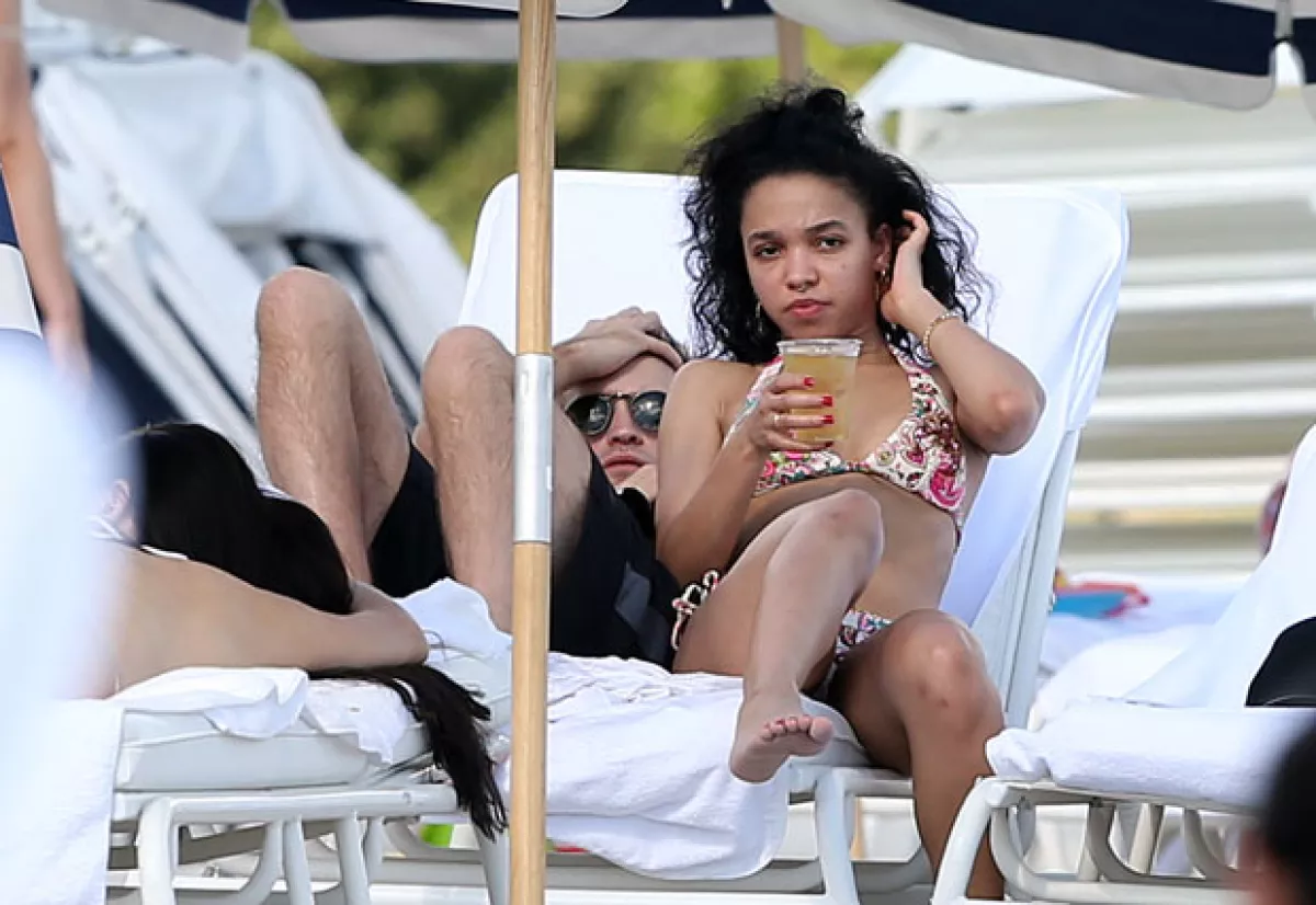 Robert Pattinson y su novia durante su escapada a las playas de Miami en diciembre pasado.