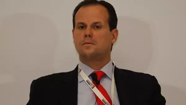 El director adjunto de Banca Particulares, Pequeñas y Medianas Empresas de Grupo Financiero Santander invitó a las firmas a que dejen de pensar que sólo se financia a las grandes empresas.