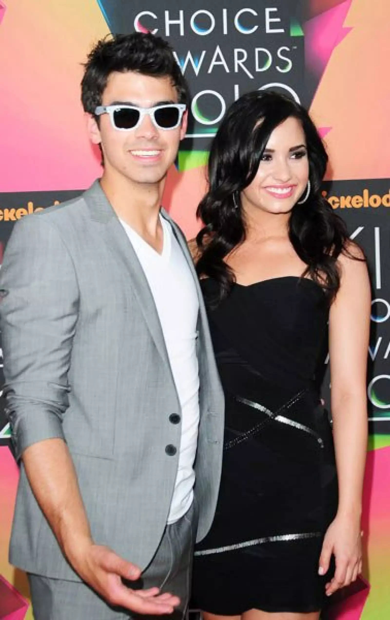 Demi Lovato lució feliz de estar al lado de su novio Joe Jonas.