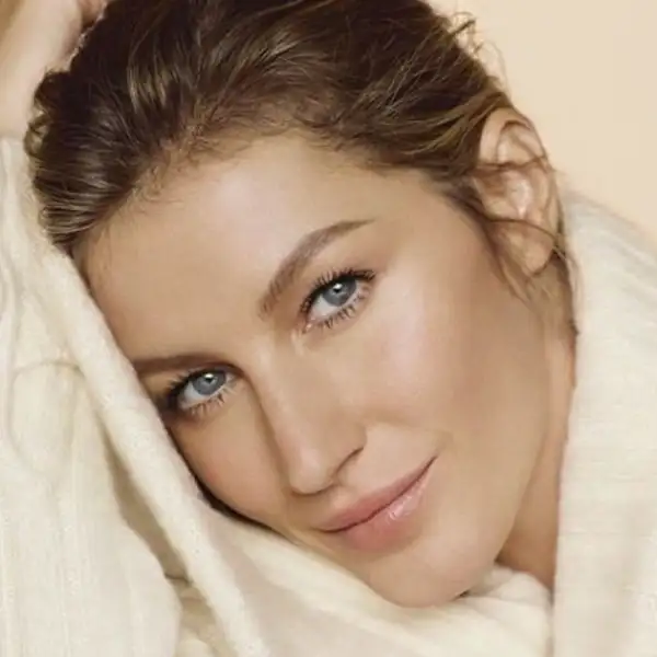 ¿Quién es el único que podría tomar una foto así de buena de Gisele? ¡Mario Testino!